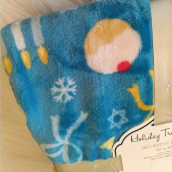 Hanukkah Plush Blanket Large Throw Blanket Menorah Dreidel 50" X 70" NWT - Picture 6 of 6